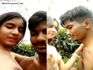 Paki College lovers enjoying outdoor sex