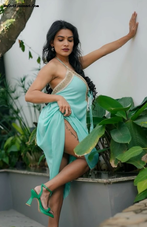 Resmi Nair Nude in Green Dress Teasing Huge Boobs and Pussy