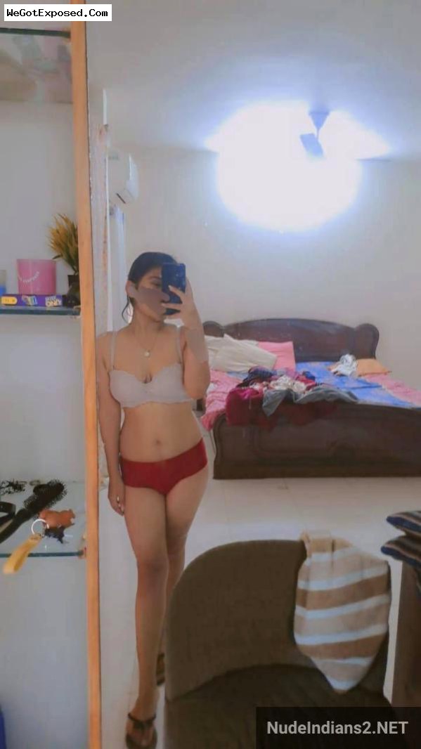 10 Pics of Pune college GF Gargi’s boobs show in the mirror 2