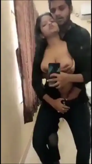 Bangladeshi Baddie Mirror Makeout Leaked