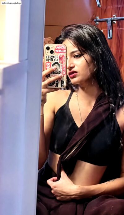 Horny Tango Girl In Black Saree Teasing Fans With Her Tight Sexy video