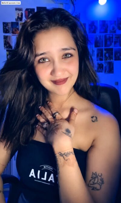 Hot Girl JOI Teasing Fans With Her Mouth Sucking Show Live Sex Tango