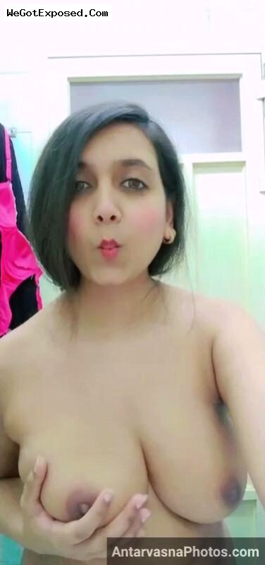 Sexy Pakistani bhabhi ne liye apne nange chudasi photos