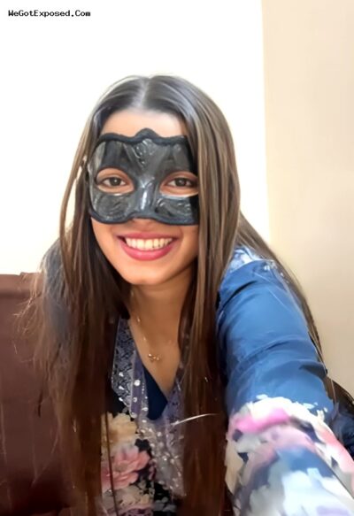 Trending Stripchat Slut Im_Sakshi_ gets Fully Nude and oils up her Perfect Ass