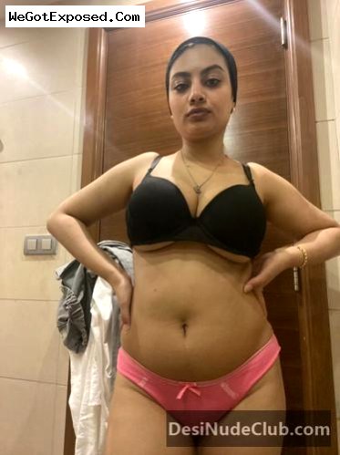 Arab wife showing her nude Pics he have beautiful Big boobs. Cute 2