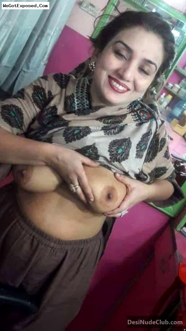 BEAUTIFUL TANKER BHABHI HUGE MILKY BOOBS CAPTURED FEW PICS IN Parlour 7
