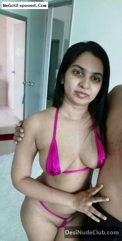 Indian Housewife Living in Foregin with Husband Leked her Pics 1