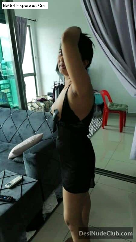 Indian Housewife Living in Foregin with Husband Leked her Pics 11