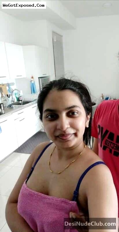 Indian Housewife Living in Foregin with Husband Leked her Pics 12
