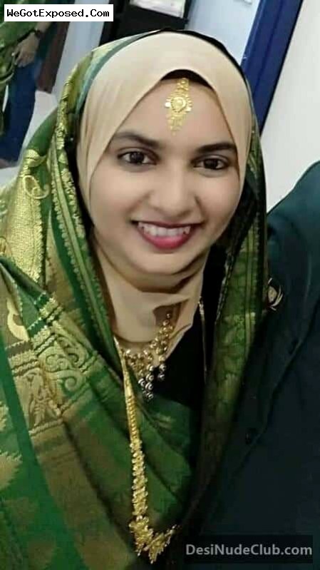 Indian Housewife Living in Foregin with Husband Leked her Pics 14
