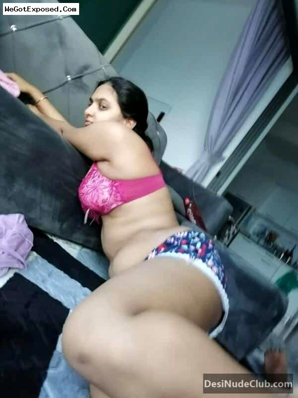 Indian Housewife Living in Foregin with Husband Leked her Pics 15