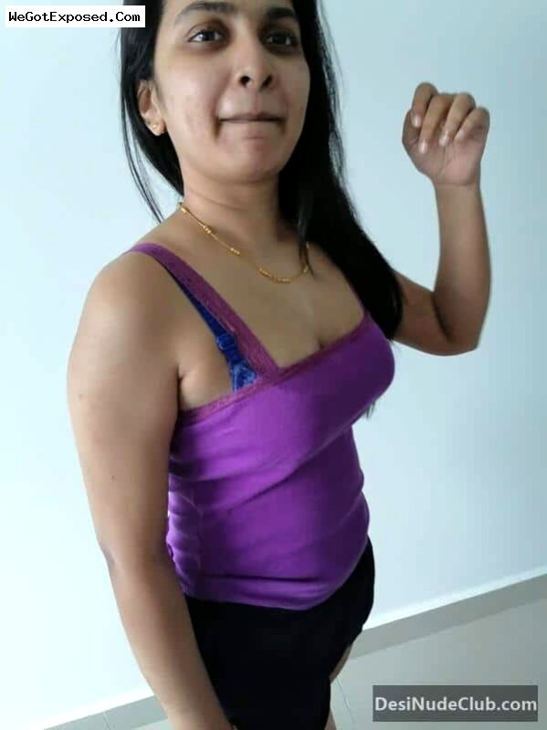 Indian Housewife Living in Foregin with Husband Leked her Pics 16