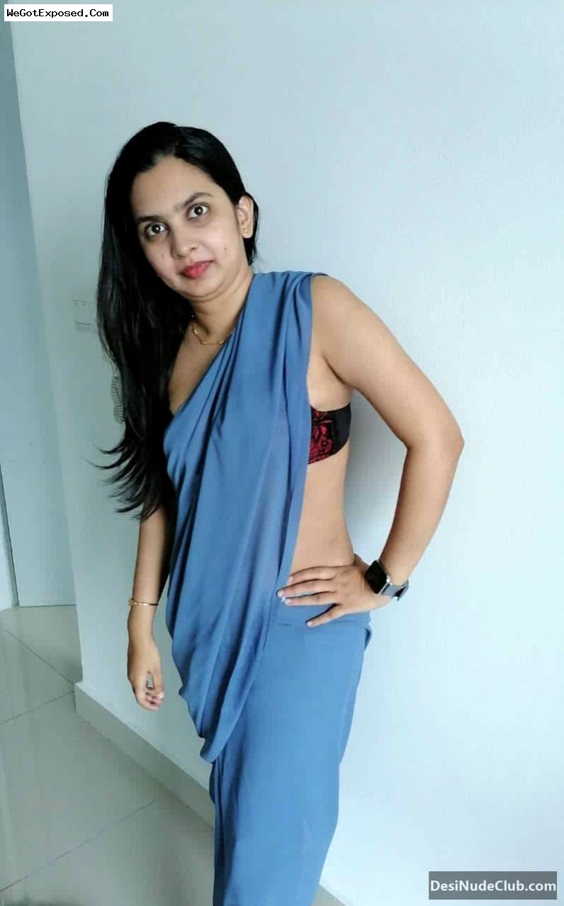 Indian Housewife Living in Foregin with Husband Leked her Pics 17