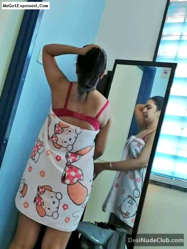 Indian Housewife Living in Foregin with Husband Leked her Pics 3