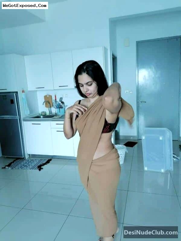Indian Housewife Living in Foregin with Husband Leked her Pics 7