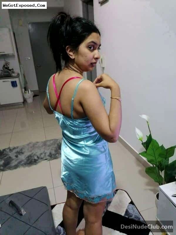 Indian Housewife Living in Foregin with Husband Leked her Pics 8
