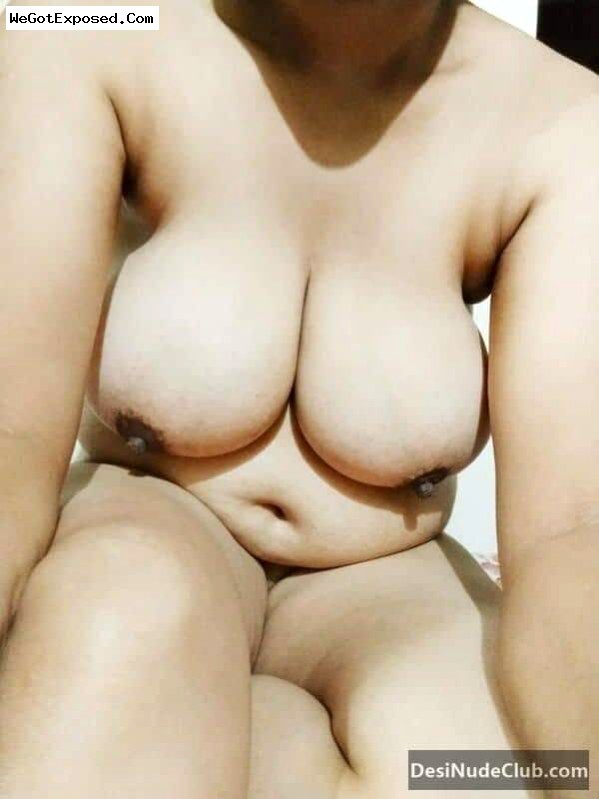 Naughty Big Boobs Mature Wife Pics 3