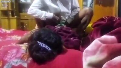 Raat Mein Bister Par Pakistani Sasur Se Chudi Jawan Bahu