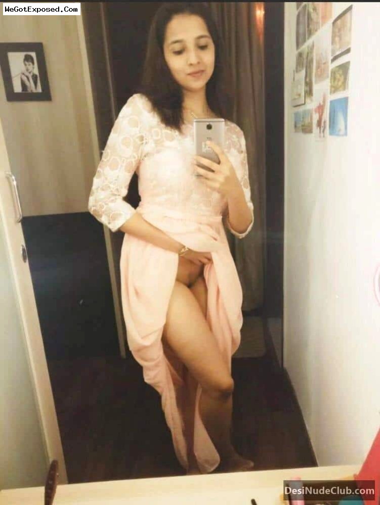 Sexy Desi Model Girl Nude Sowing Nude Boobs and pussy 12