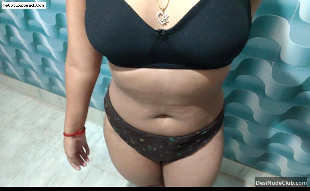 Teen Girl Expoasing her body Desi Girl 11