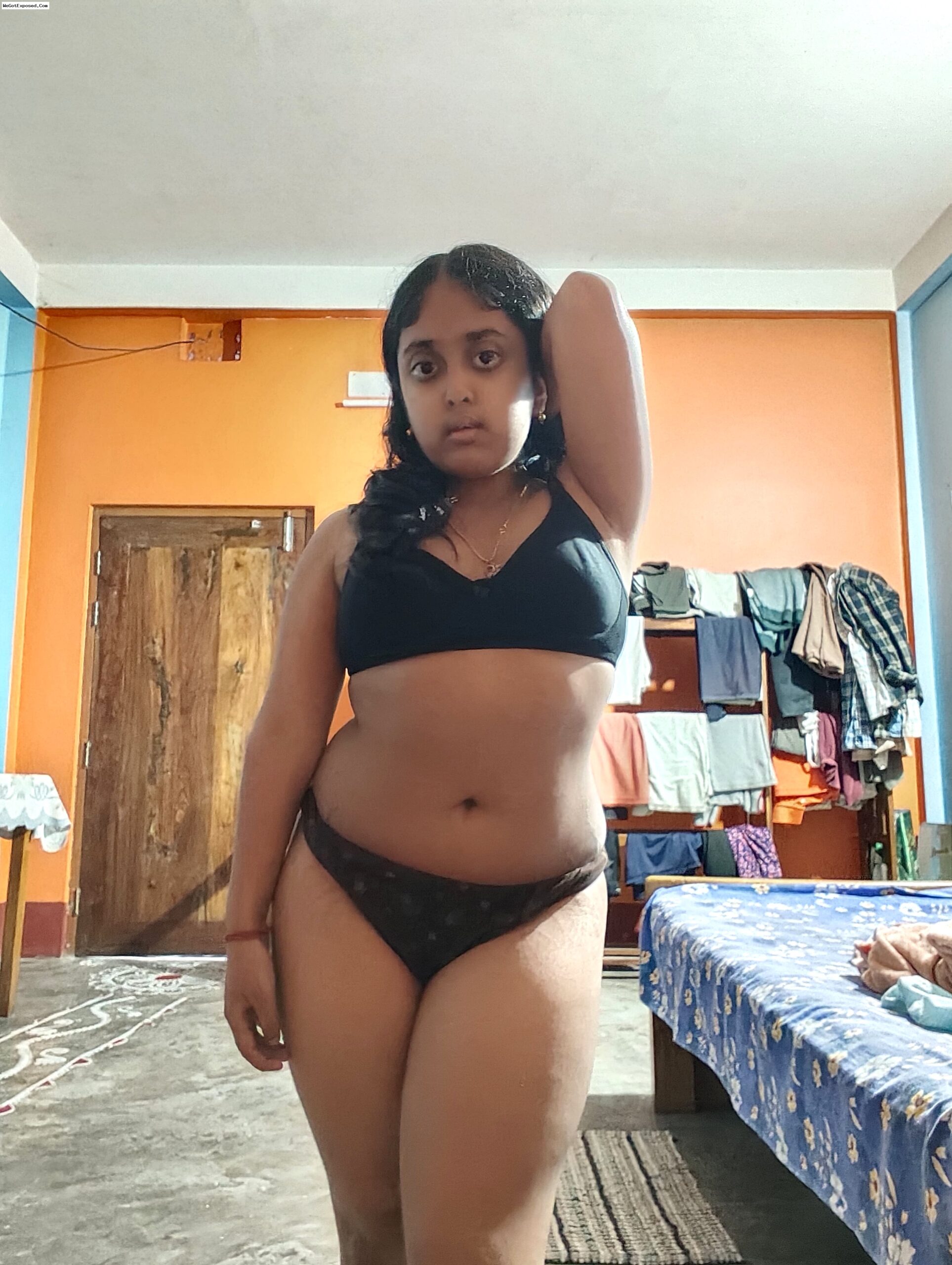 Teen Girl Expoasing her body Desi Girl 3