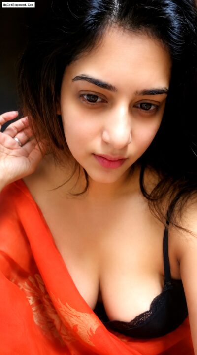Beautiful Tango Girl Showing Big Cleavage Boobs and Pressing Live