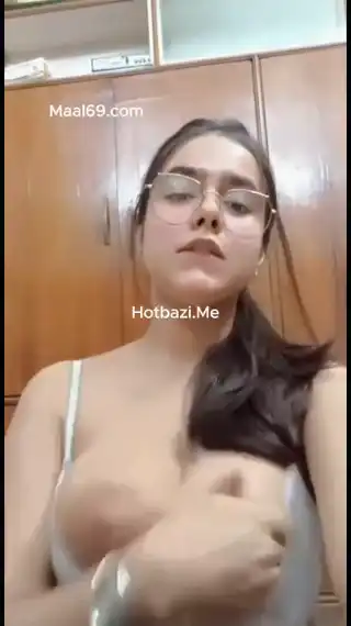 Desi Girl Big Boobs Spit on Nipples Nude Bathing