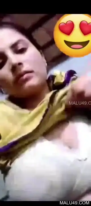 Horny Indian Girl Shows Big Boobs and Pussy leak