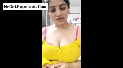 Instagram Influencer Vandana Pathak Live Showing Pink Bra